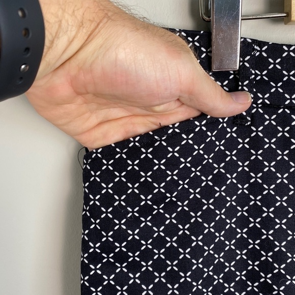 St. John's Bay Women's Black & White Dashed Diamond Pattern Capri Dress Pants 12 - Picture 4 of 14